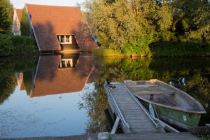 Huisjes in het moeras van Clairmarais - foto: Misjel Decleer