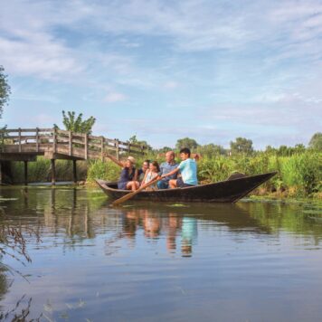 Bootjevaren door de moerassen - foto: Toerisme Saint-Omer